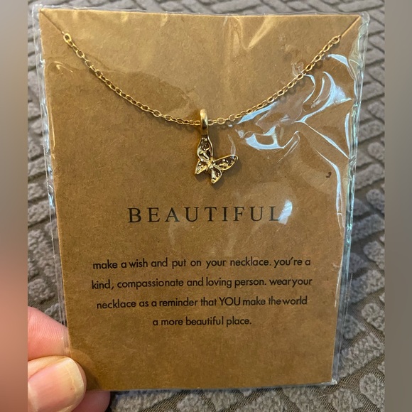 New in packaging. Gold butterfly fashion necklace - Picture 1 of 2